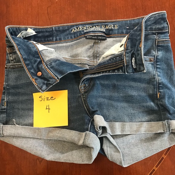 American eagle jean shorts. Hardly worn, size four - Picture 1 of 1